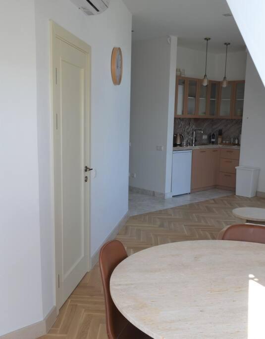 Luxury Apartment With A Balcony And View In Riga Old Town Экстерьер фото