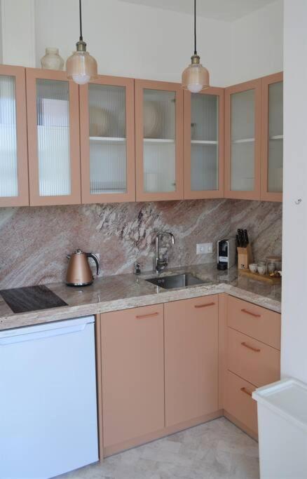 Luxury Apartment With A Balcony And View In Riga Old Town Экстерьер фото