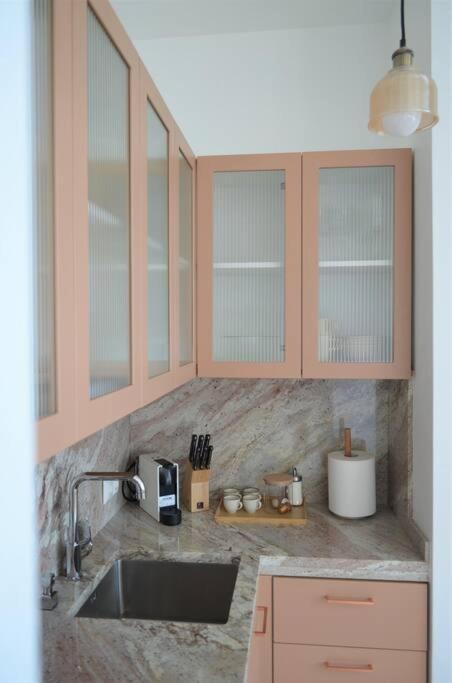 Luxury Apartment With A Balcony And View In Riga Old Town Экстерьер фото