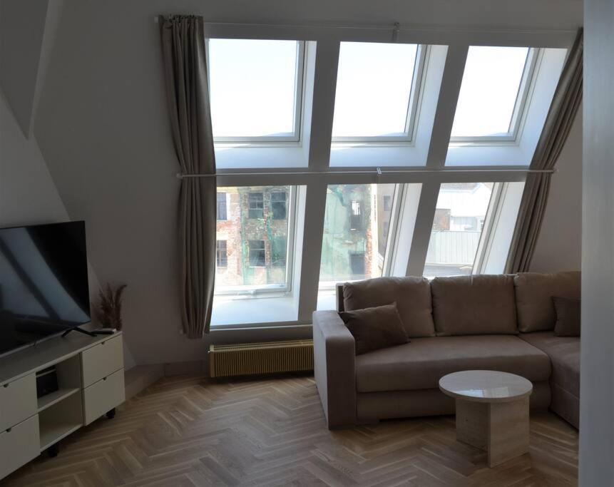 Luxury Apartment With A Balcony And View In Riga Old Town Экстерьер фото