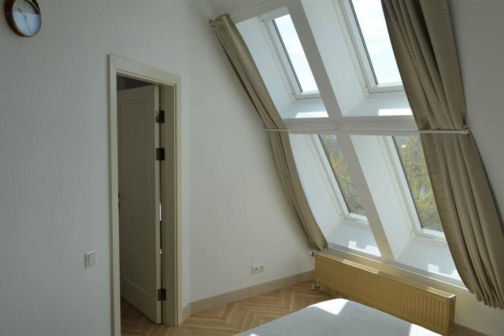 Luxury Apartment With A Balcony And View In Riga Old Town Экстерьер фото