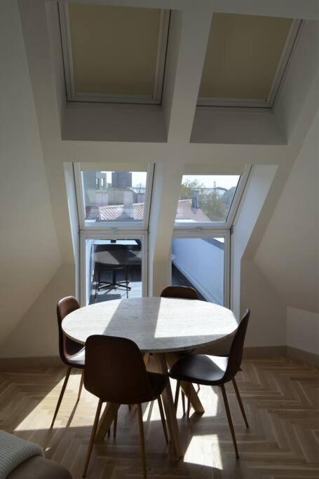 Luxury Apartment With A Balcony And View In Riga Old Town Экстерьер фото