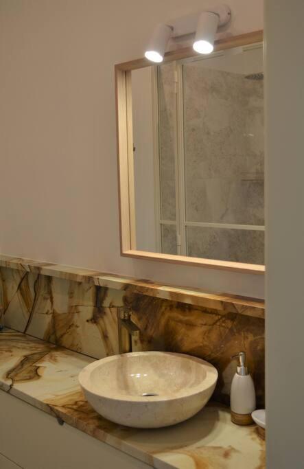 Luxury Apartment With A Balcony And View In Riga Old Town Экстерьер фото