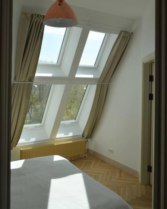 Luxury Apartment With A Balcony And View In Riga Old Town Экстерьер фото