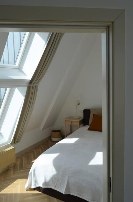 Luxury Apartment With A Balcony And View In Riga Old Town Экстерьер фото